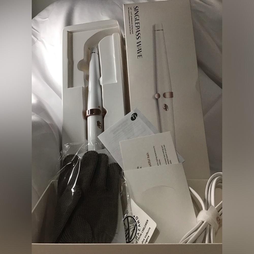 White and Rose Gold SinglePass Wave Hair Styler